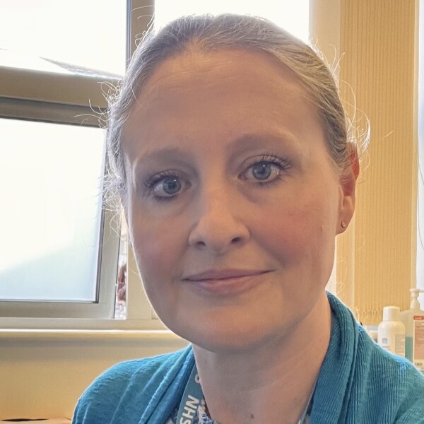 Dr Hhiannon Turner